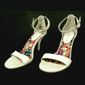 Madden Girl Sandals Size 6.5 White Ankle Strap